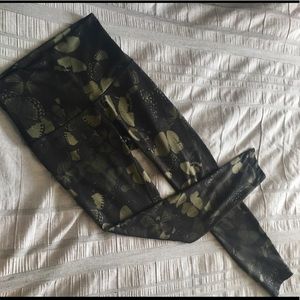 LIKE NEW Lululemon Yoga Pants